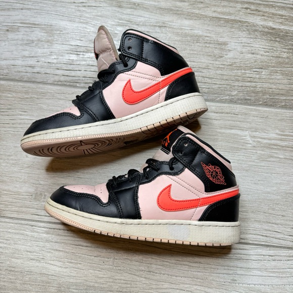 AIR JORDAN 1 Mid GS Crimson & Pink Size 3.5 - Picture 9 of 14